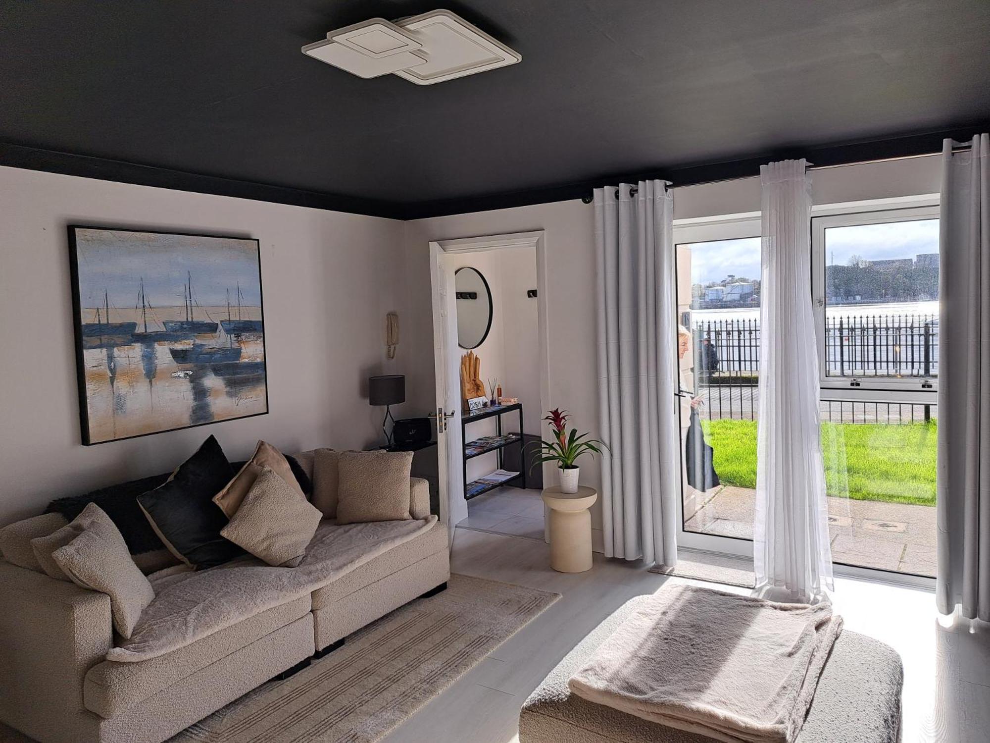 Seaview Apartment Suite Cobh Exterior photo